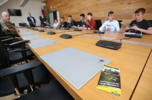 SEZNANITEV VOJAŠKIH OBVEZNIKOV Z VOJAŠKO DOLŽNOSTJO 09 FOTO LJUBO VUKELIČ